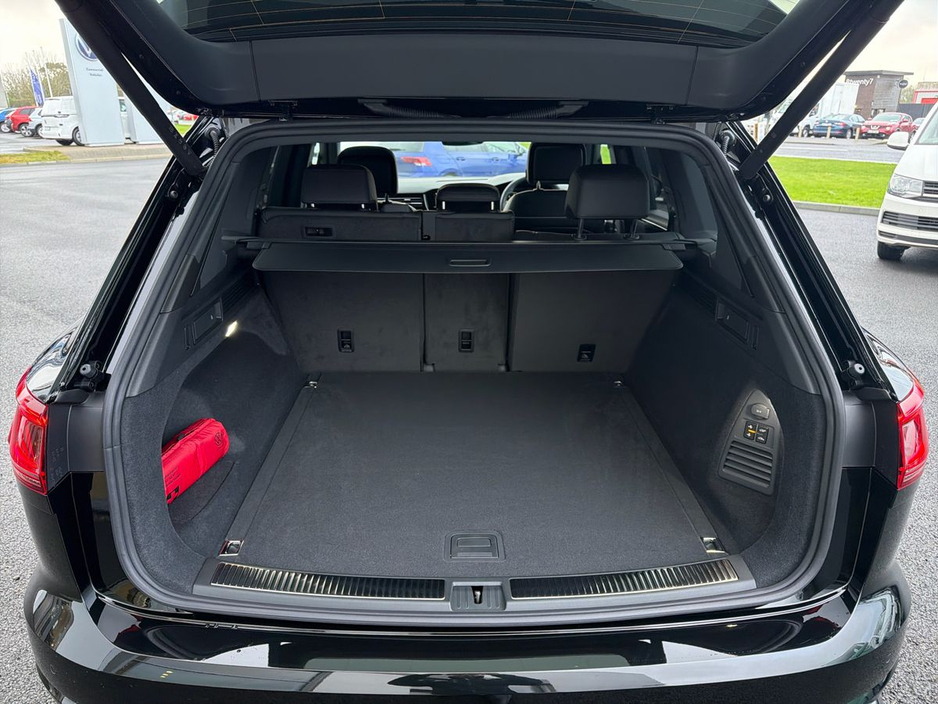 2026 Volkswagen Touareg Touareg R-Line Final Edition 231HP €113,980