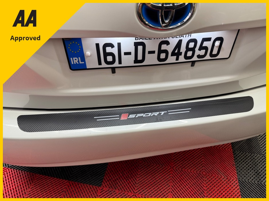 2016 Toyota Prius - image 11