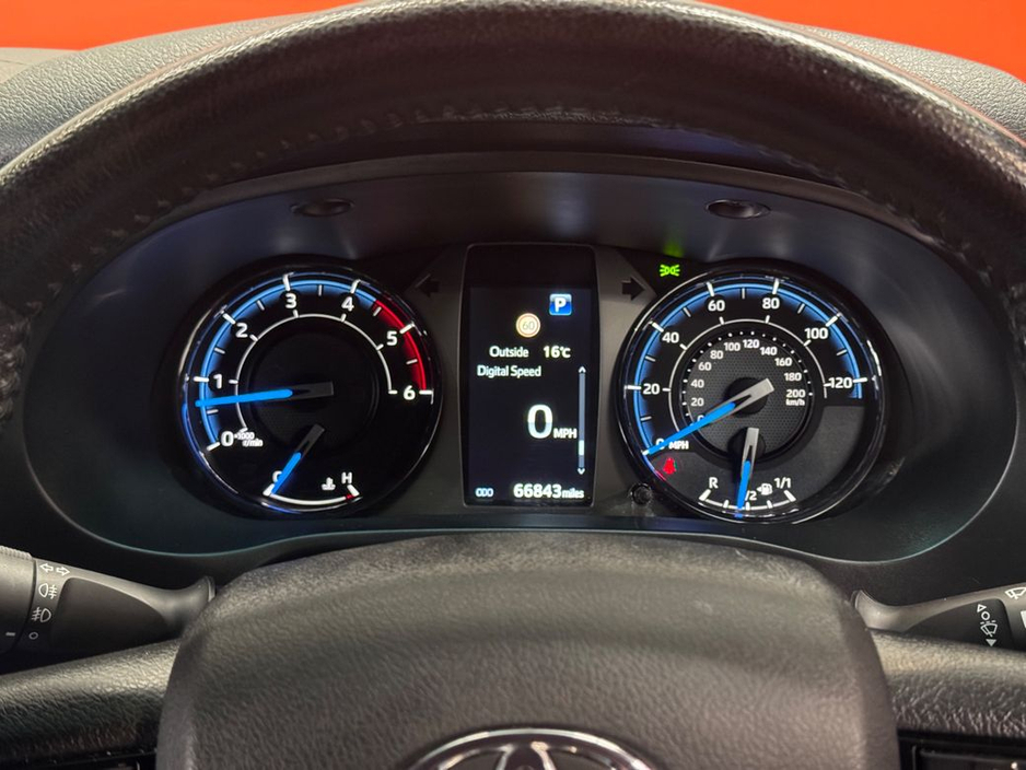 2023 Toyota Hilux - image 17