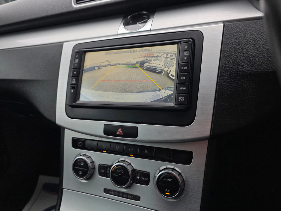 2015 Volkswagen Passat - image 18