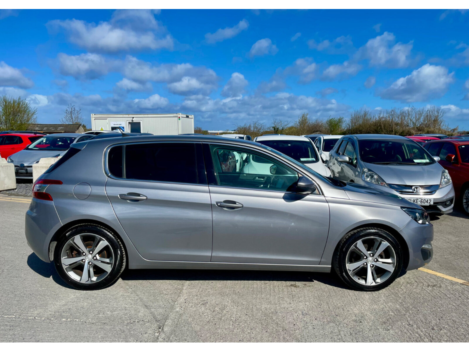 2017 Peugeot 308 - image 4