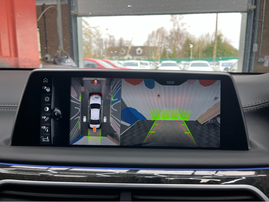 2016 BMW 7 Series - image 36