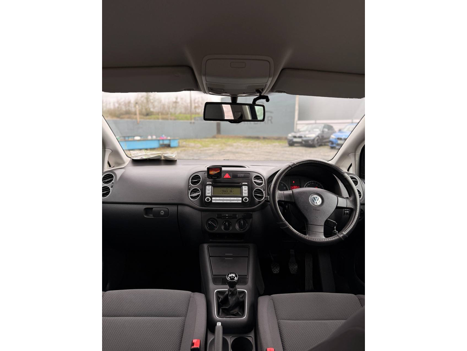 2006 Volkswagen Golf - image 22