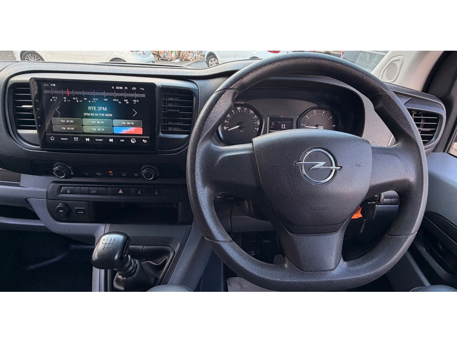 2022 Opel Vivaro - image 14