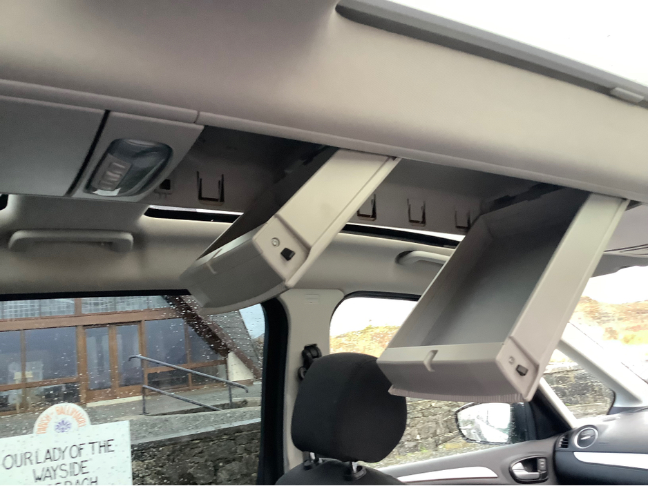 2011 Ford Galaxy - image 11