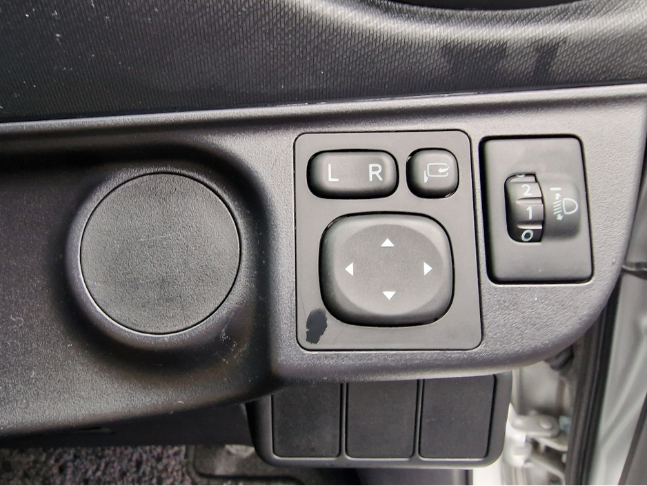 2016 Toyota Aqua - image 22