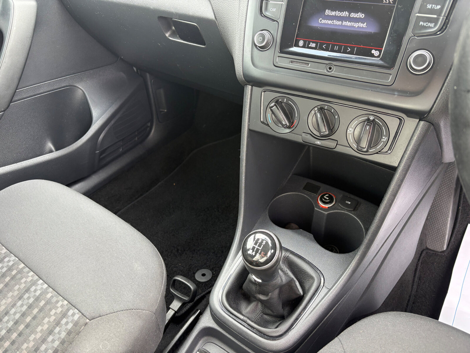 2015 Volkswagen Polo - image 8