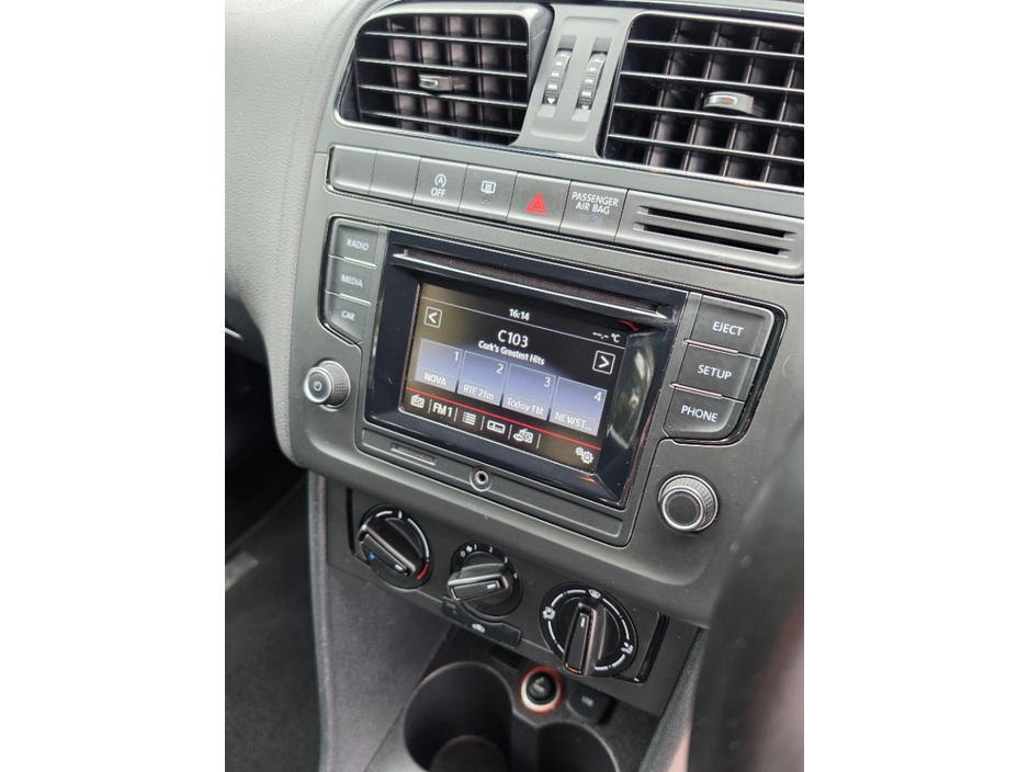 2016 Volkswagen Polo - image 14