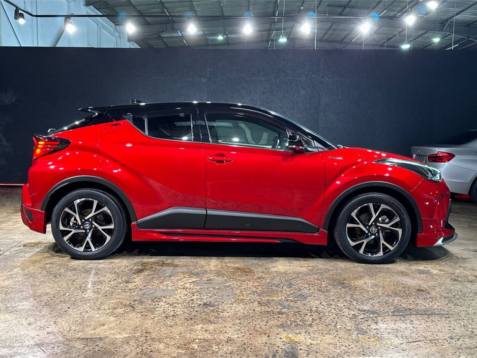 2019 Toyota C-HR - image 2