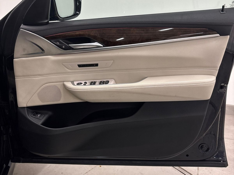 2019 BMW 6 Series - image 23