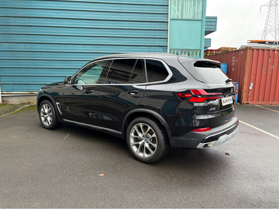 2025 BMW X5 - image 7