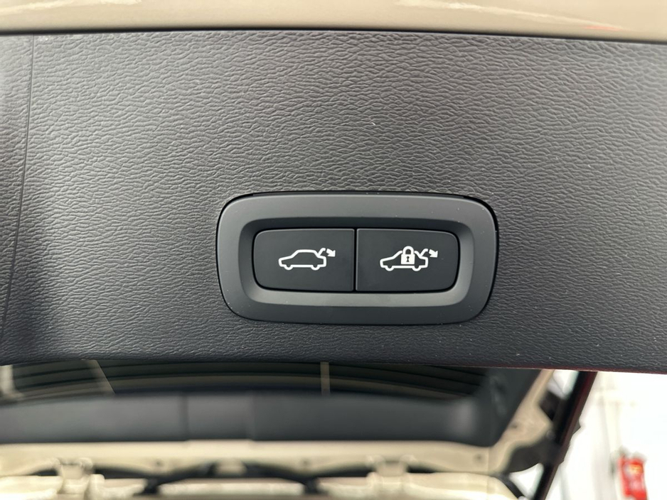 2026 Volvo EX40 - image 23