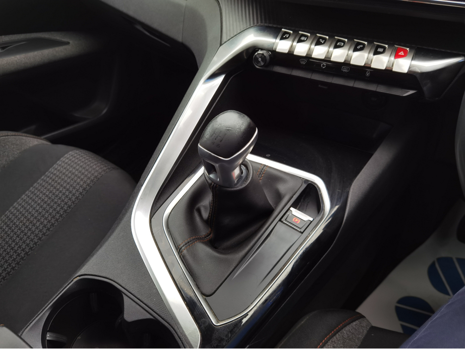 2017 Peugeot 3008 - image 16