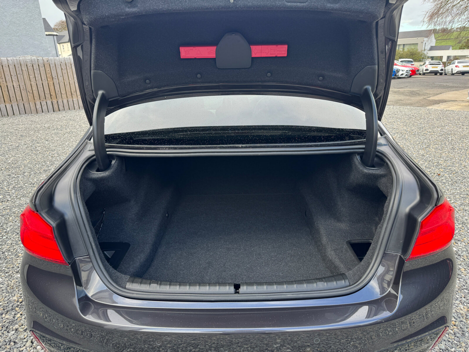 2019 BMW 5 Series - image 30