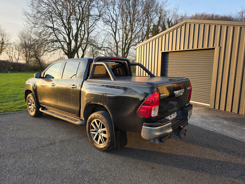 2019 Toyota Hilux - image 8