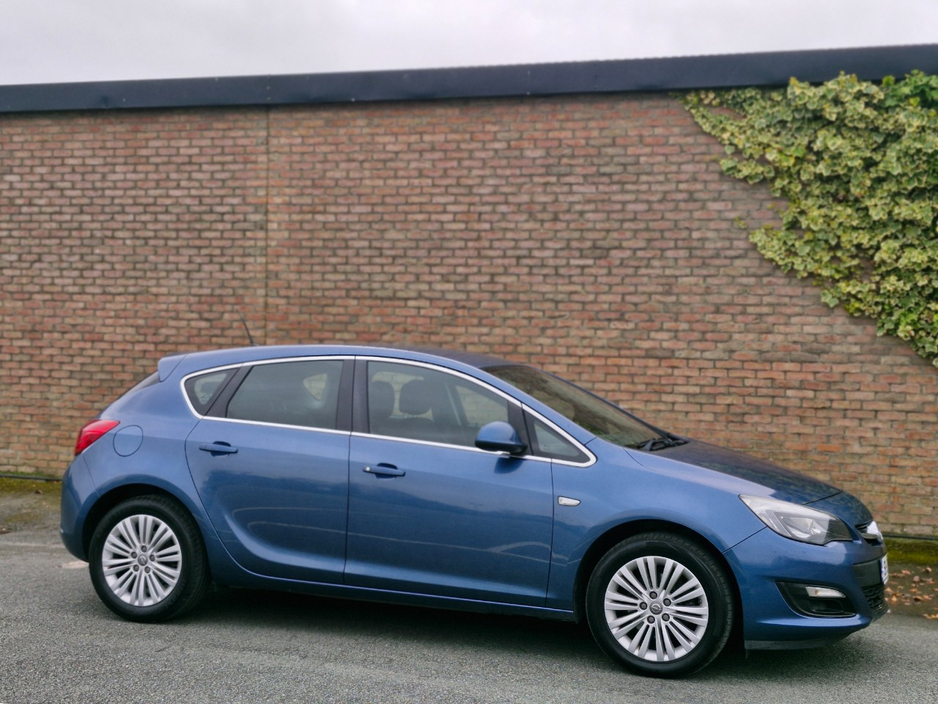 2015 Opel Astra - image 23