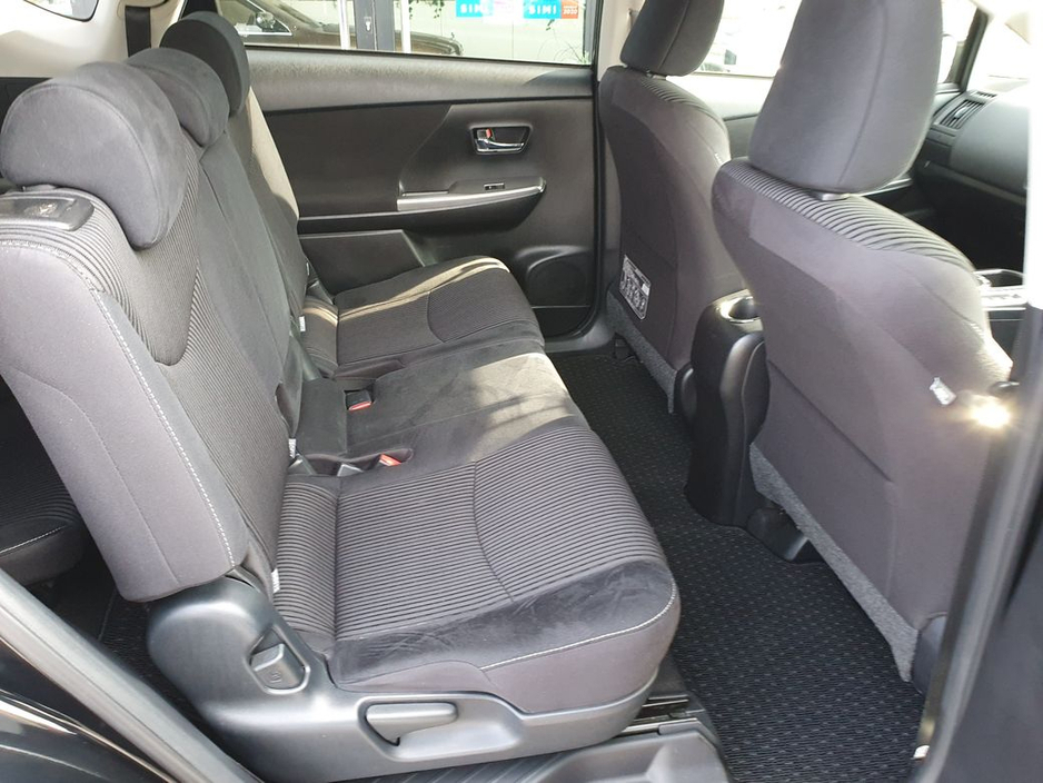 2016 Toyota Prius+ - image 18