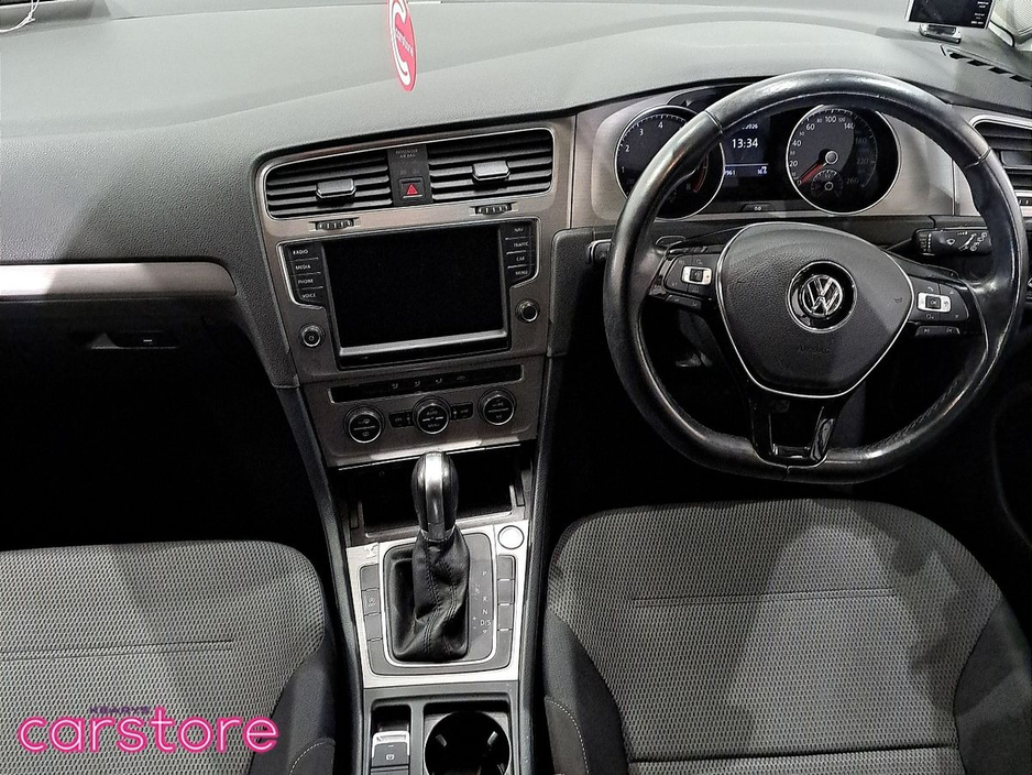 2015 Volkswagen Golf - image 11