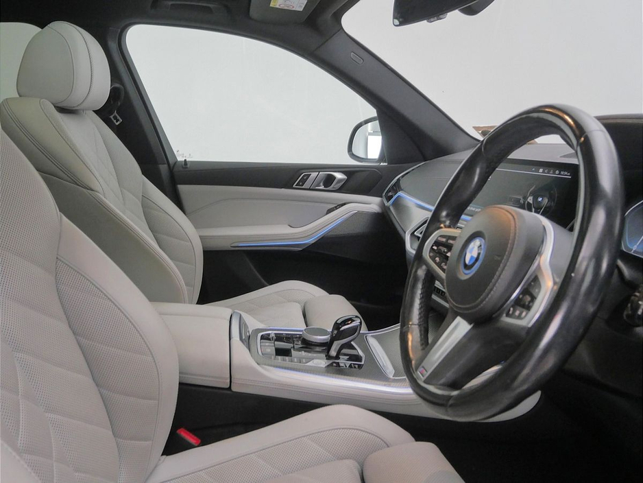 2023 BMW X5 xDrive45e M Sport €76,900