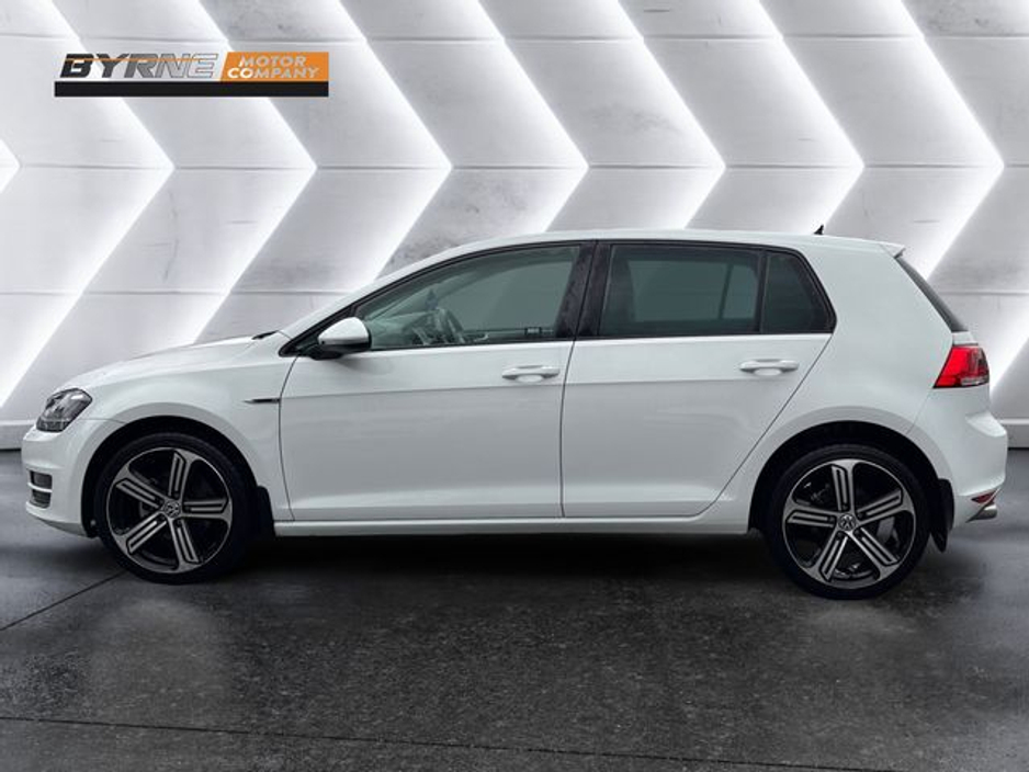 2017 Volkswagen Golf - image 2