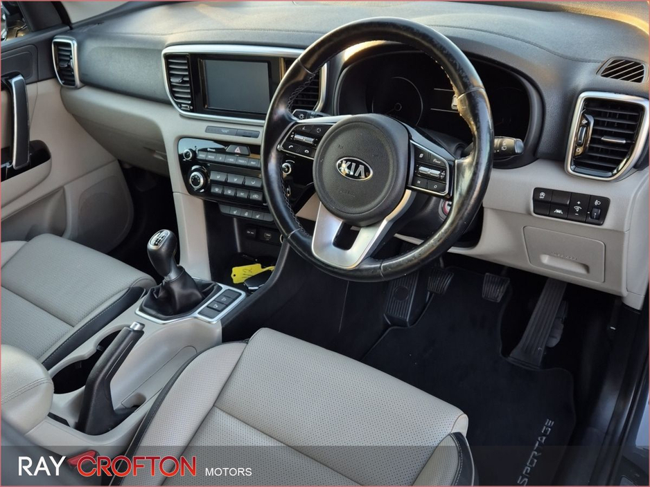 2020 Kia Sportage - image 2