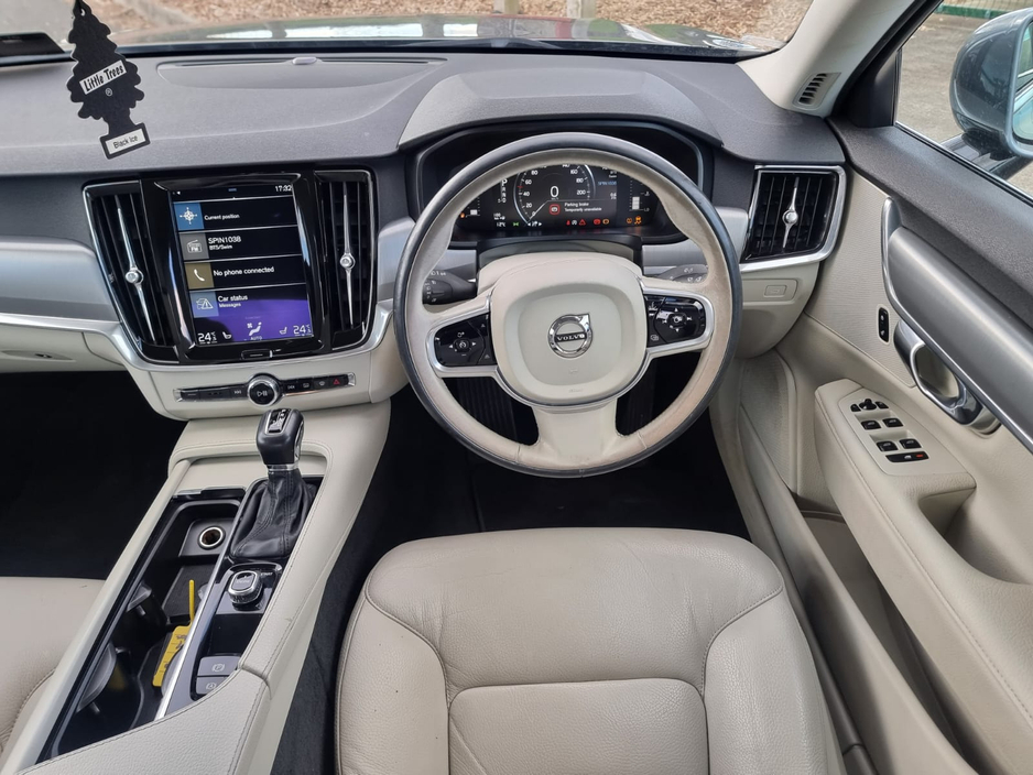 2017 Volvo S90 - image 27