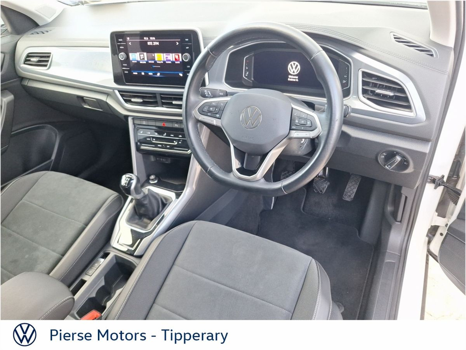 2022 Volkswagen T-Roc - image 2