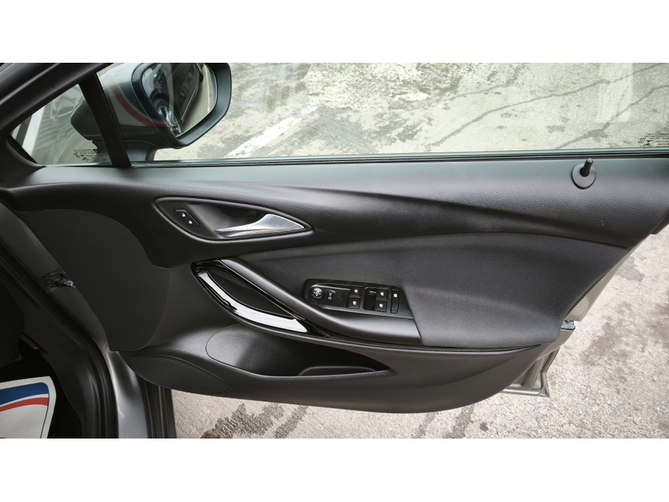 2019 Opel Astra - image 9