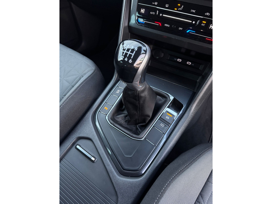 2021 Volkswagen Tiguan LIFE 2.0 TDI MANUAL 6SPEED FWD 122BHP 5 5DR €26,800