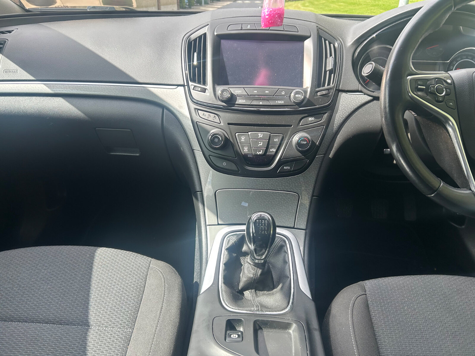 2015 Opel Insignia - image 13