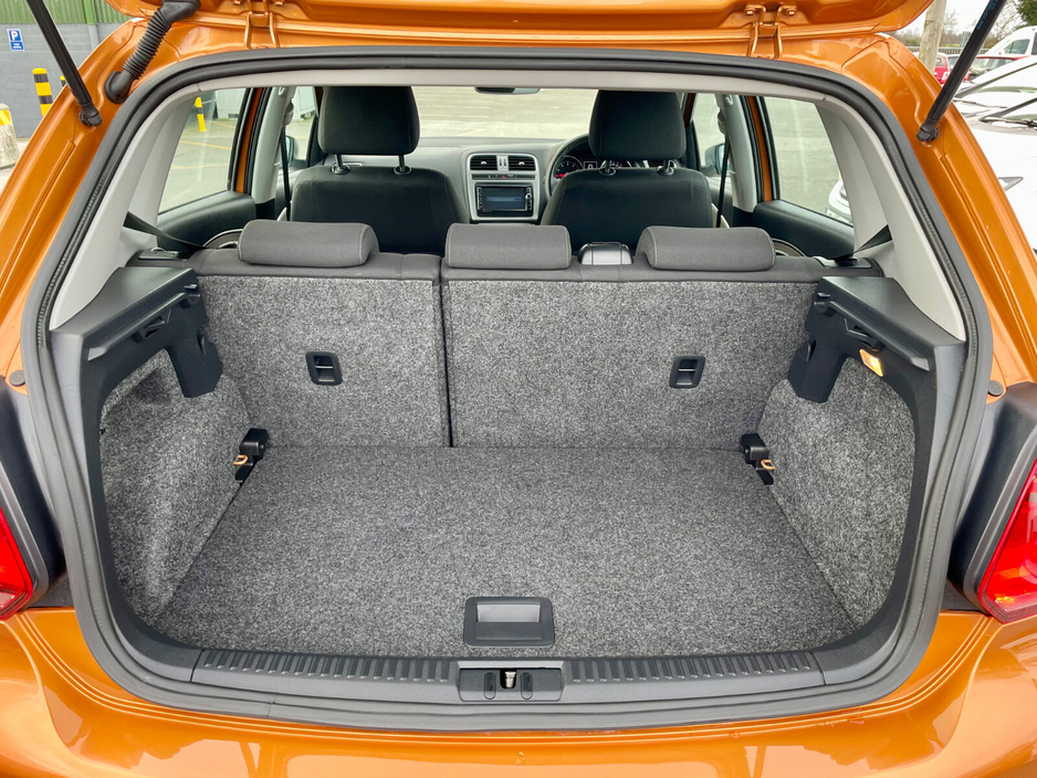 2015 Volkswagen Polo - image 24