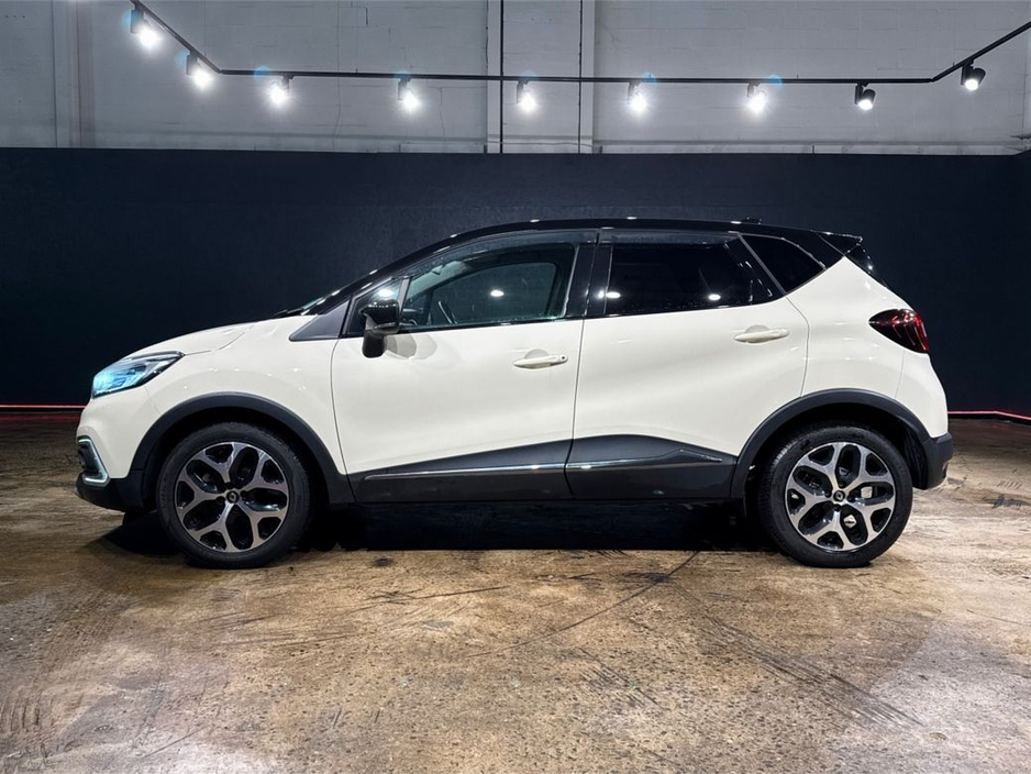 2020 Renault Captur WHITE/BLACK TWO TONE - FACTORY ALLOYS - HALF LEATHER - REVERSE CAMERA €16,950