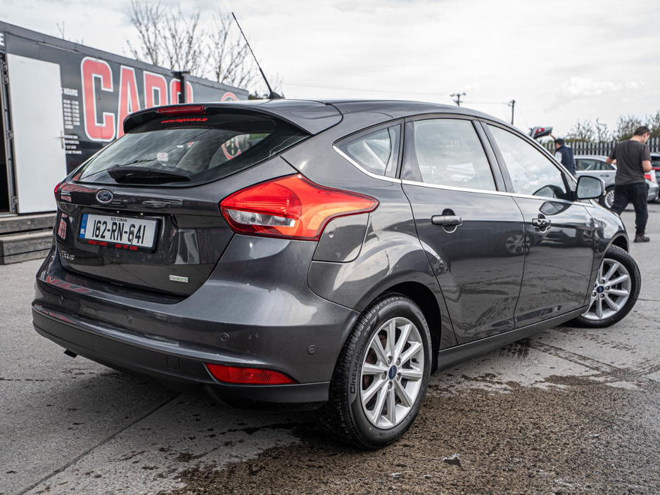 2016 Ford Focus - image 2