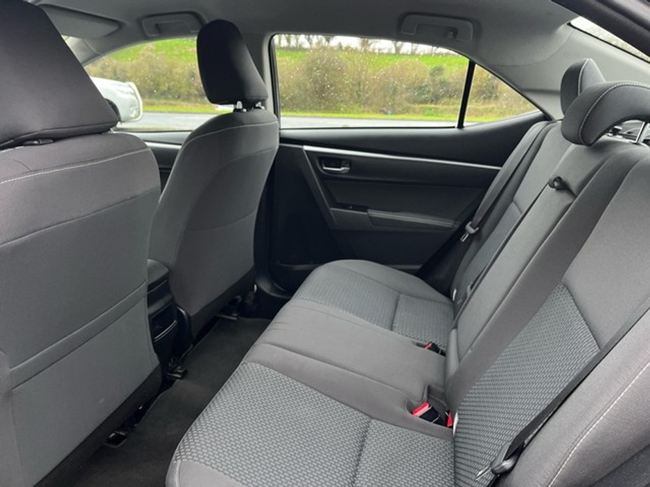 2018 Toyota Corolla - image 7