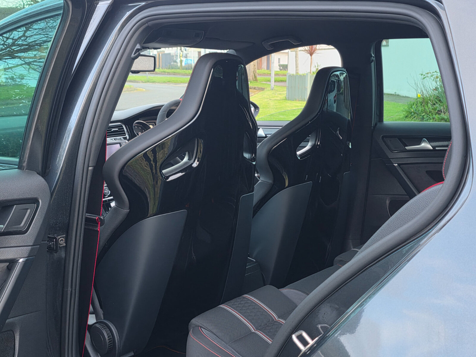 2016 Volkswagen Golf - image 23