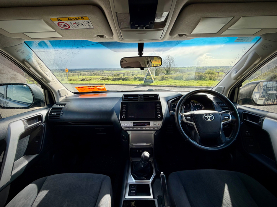 2022 Toyota Landcruiser - image 10