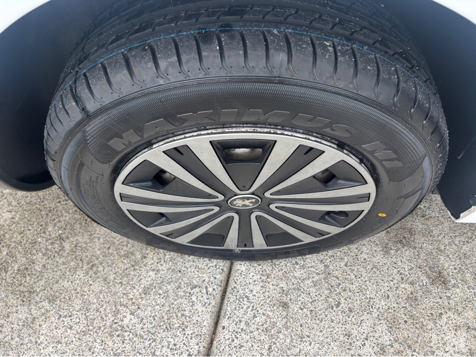 2018 Peugeot Partner - image 18