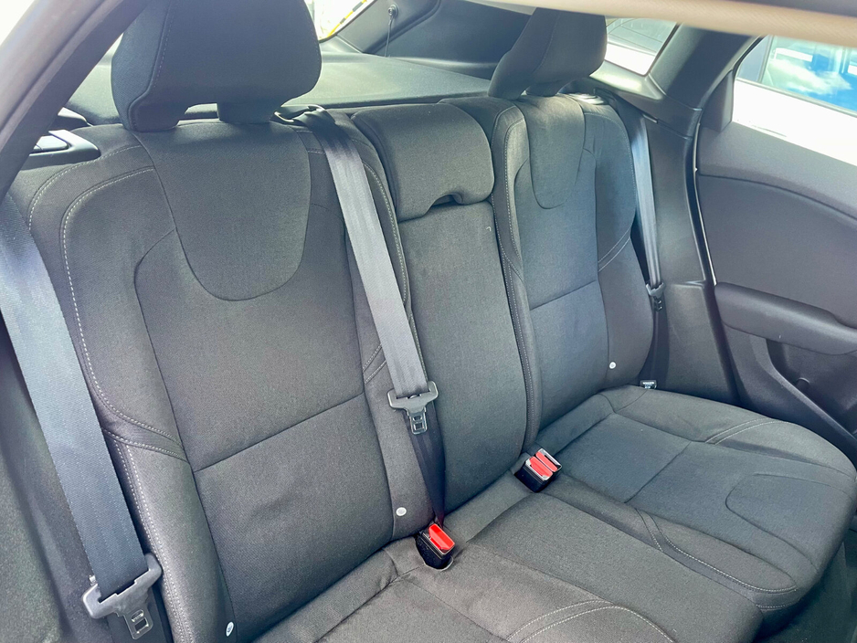 2015 Volvo V40 - image 18