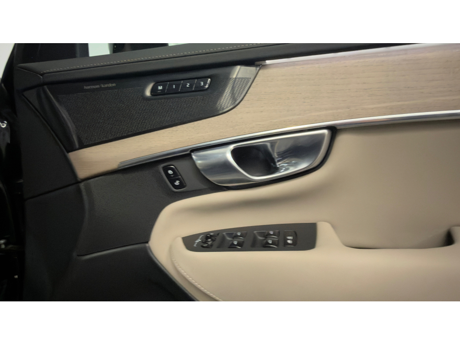 2025 Volvo XC90 + T8 PHEV AWD AUTO PLUS*7 SEATER*