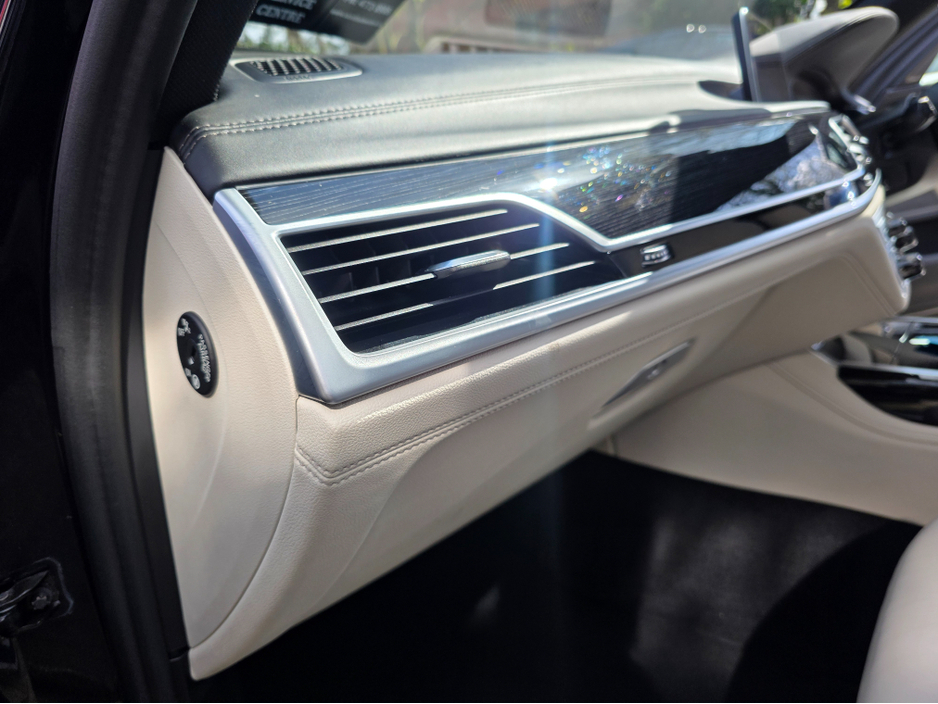 2022 BMW 7 Series - image 28