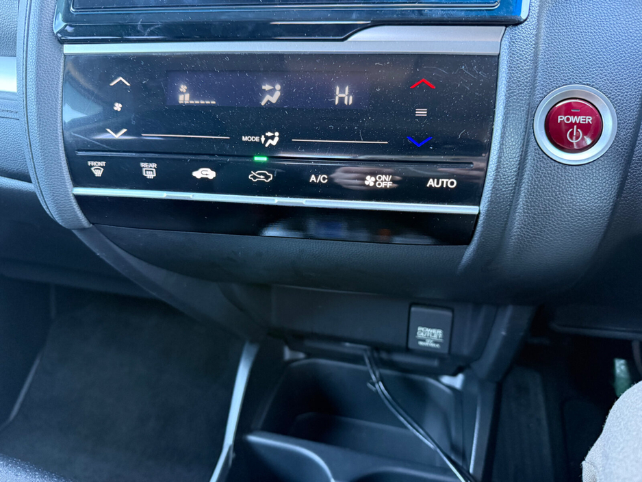 2015 Honda Fit - image 15