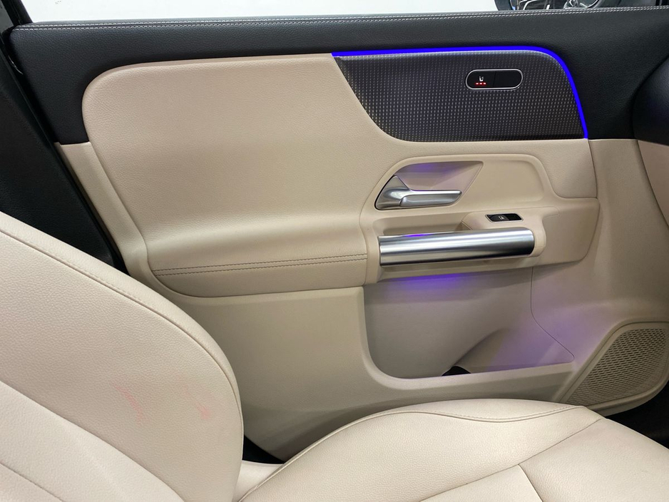 2022 Mercedes-Benz GLA Class - image 14