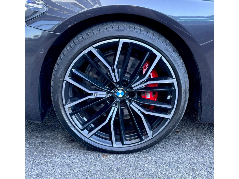 2023 BMW 5 Series - image 23