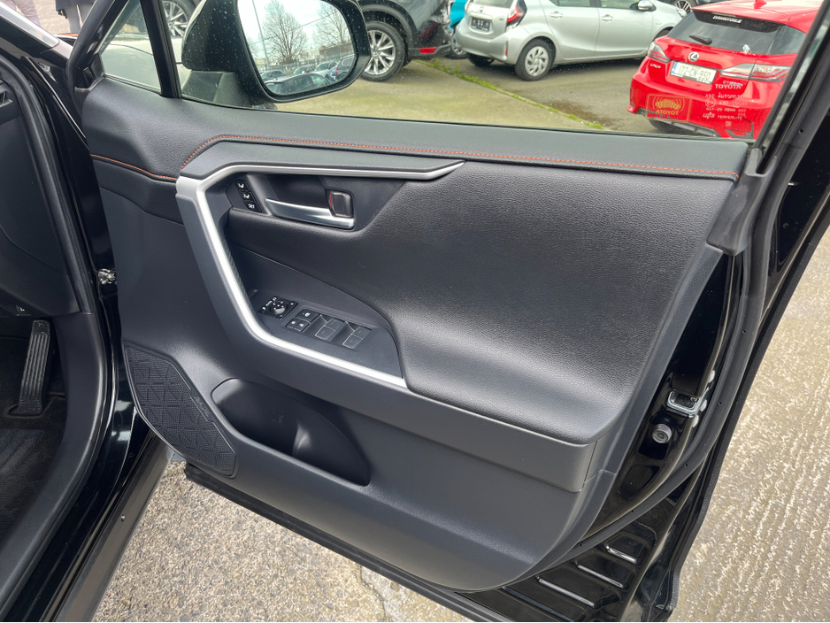 2022 Toyota Rav4 - image 13