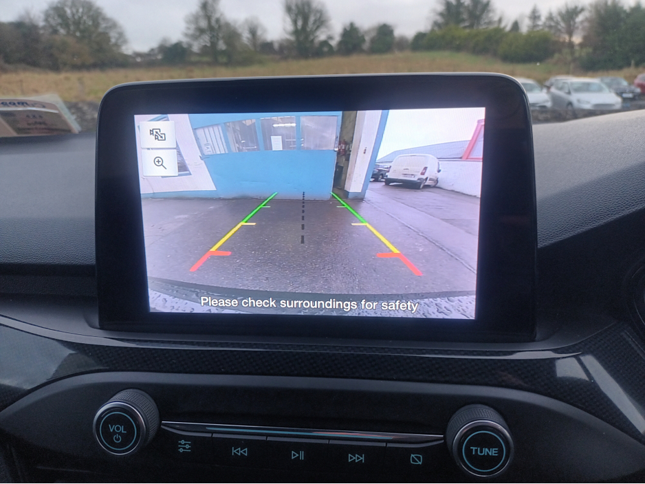 2020 Ford Focus - image 9