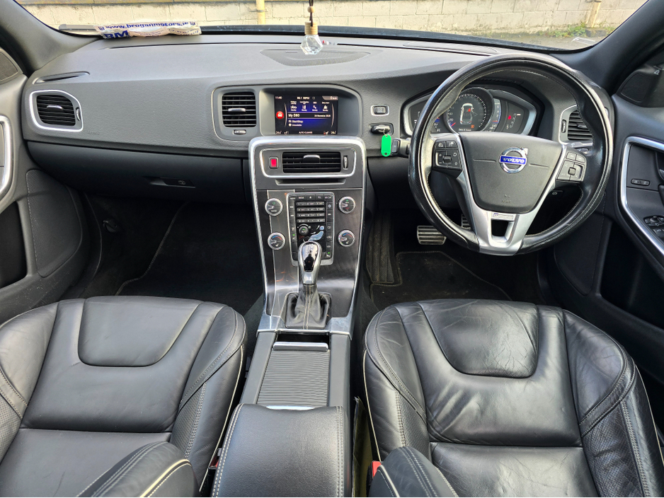 2018 Volvo S60 - image 11