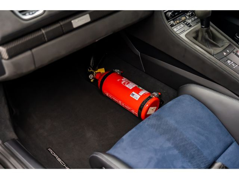 2023 Porsche Cayman - image 30