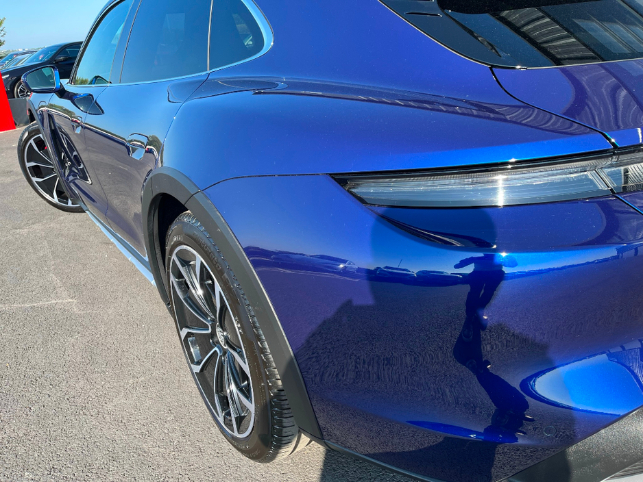 2022 Porsche Taycan 4S Cross Turismo 93kWh €61,995