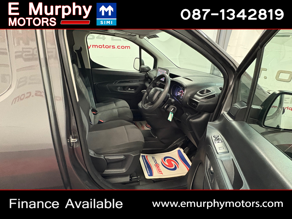 2023 Citroen Berlingo - image 9