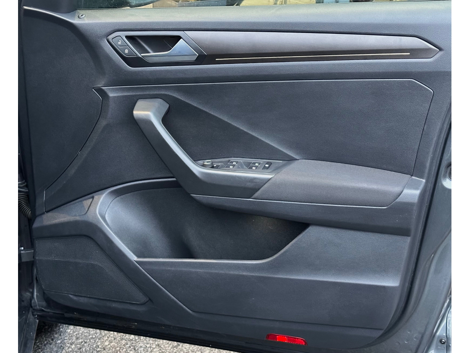 2019 Volkswagen T-Roc 1.0 TSI DESIGN 115PS €18,500